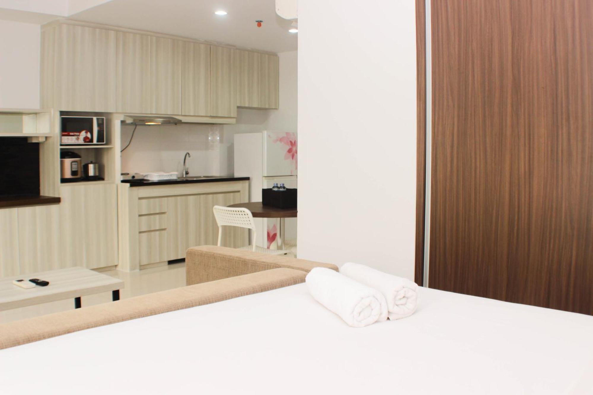 Cozy At Azalea By Travelio Apartemen Bekasi